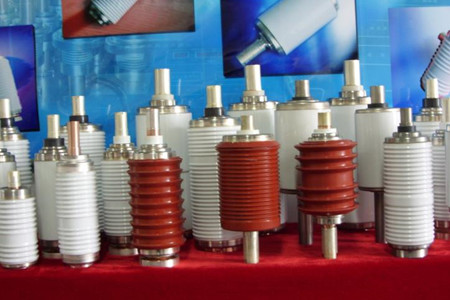 如何判斷真空斷路器中的真空滅弧室需要更換？